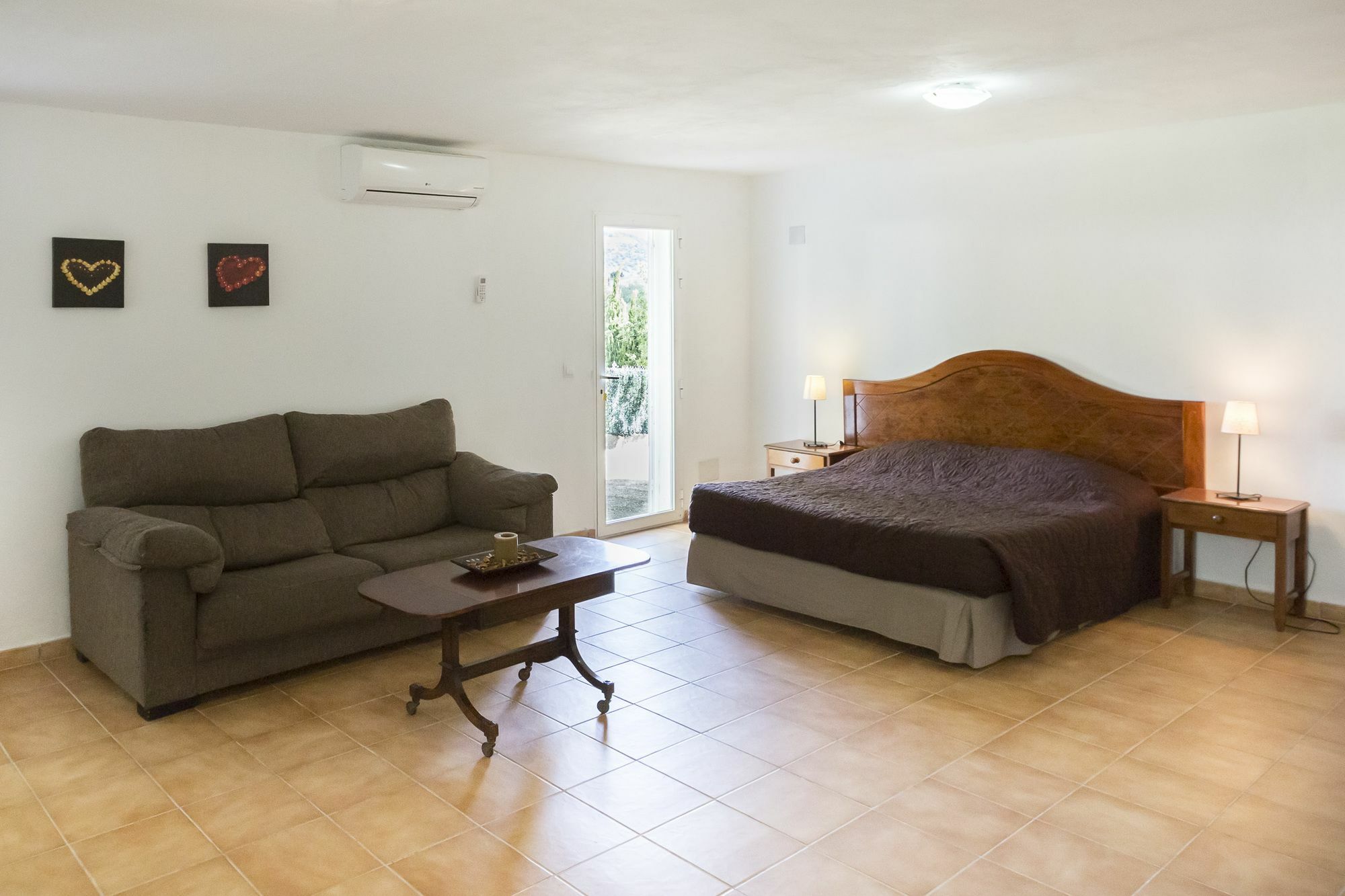 Casa Blanca Establiments
